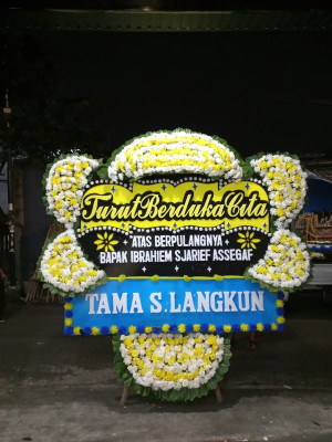 Papan Bunga Duka di Balai