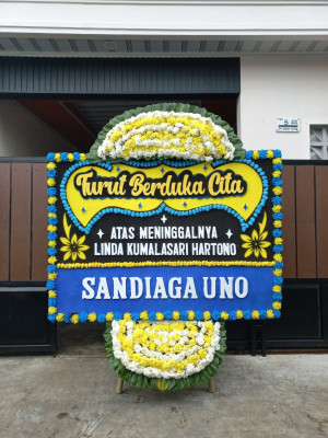 Papan Bunga Duka di Balai